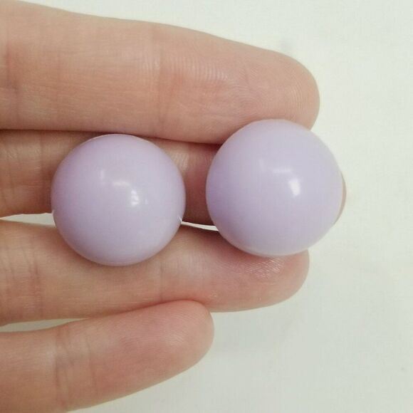Vintage Lavender Pale Purple Dome Clip On Earrings, Plastic Lightweight - Picture 5 of 6